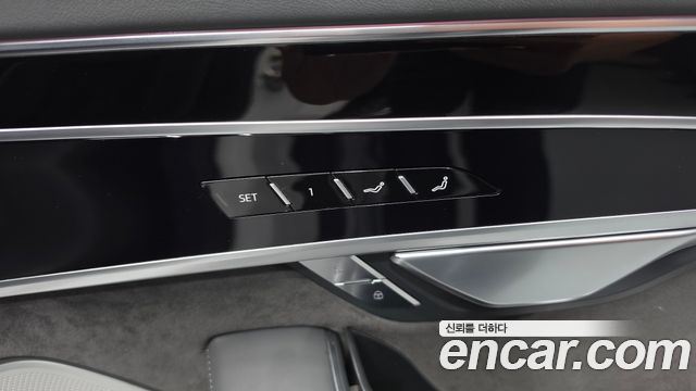 Audi A8 2021 — photo 27