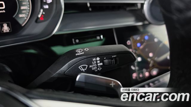Audi A8 2021 — photo 30