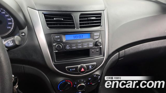 Hyundai Accent 2016 — photo 19