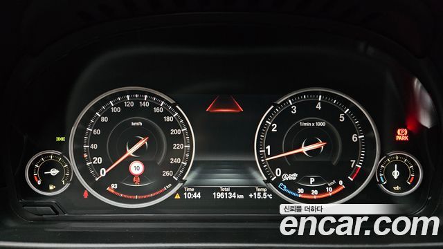 BMW 5-Series 2016 — photo 11