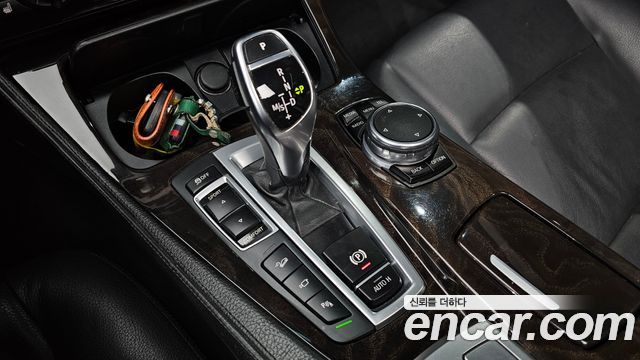 BMW 5-Series 2016 — photo 12
