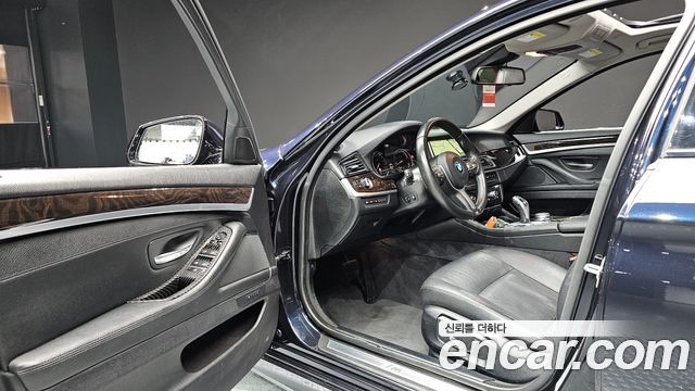 BMW 5-Series 2016 — photo 13