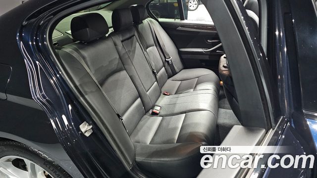 BMW 5-Series 2016 — photo 17