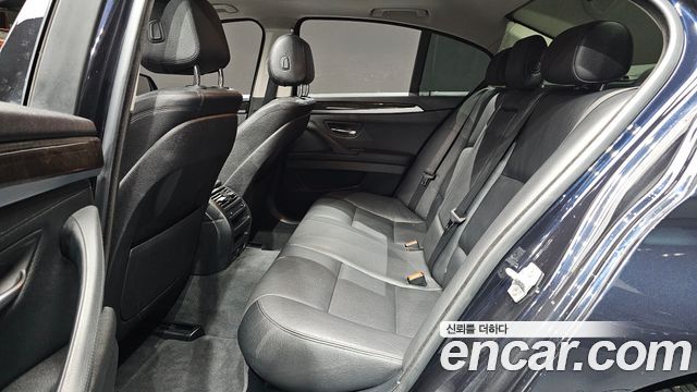 BMW 5-Series 2016 — photo 18