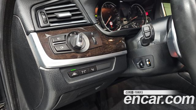 BMW 5-Series 2016 — photo 25