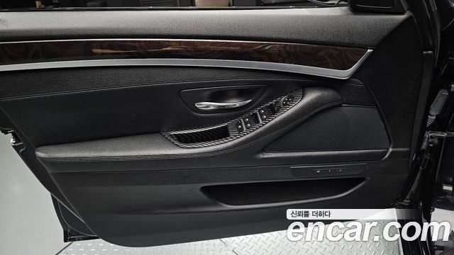 BMW 5-Series 2016 — photo 14