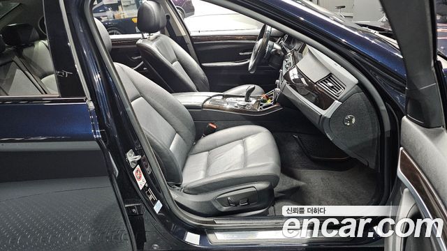 BMW 5-Series 2016 — photo 16