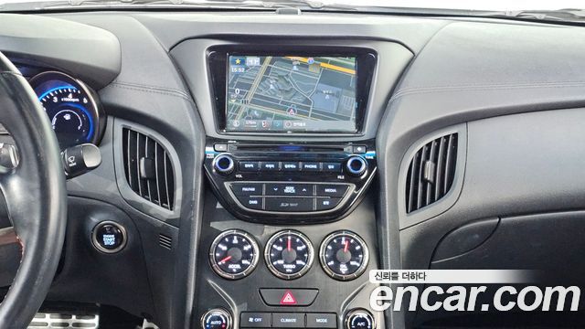 Hyundai Genesis 2014 — photo 12