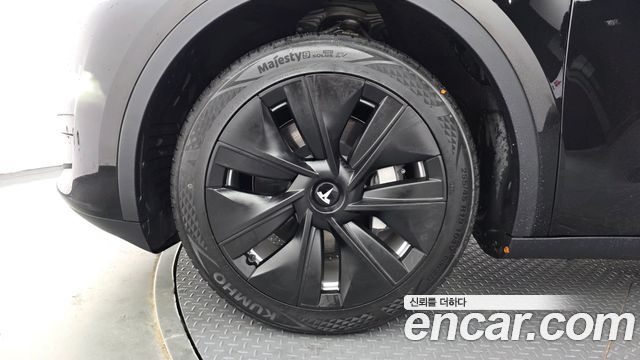 Tesla Model Y 2024 — photo 5