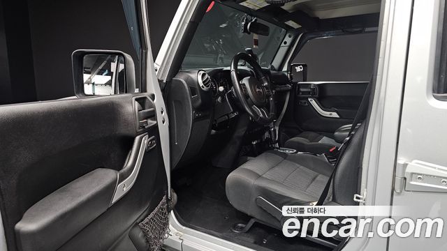Jeep Wrangler 2012 — photo 13