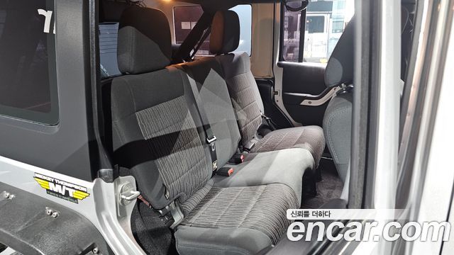 Jeep Wrangler 2012 — photo 17