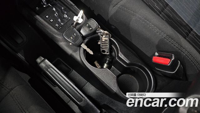 Jeep Wrangler 2012 — photo 26