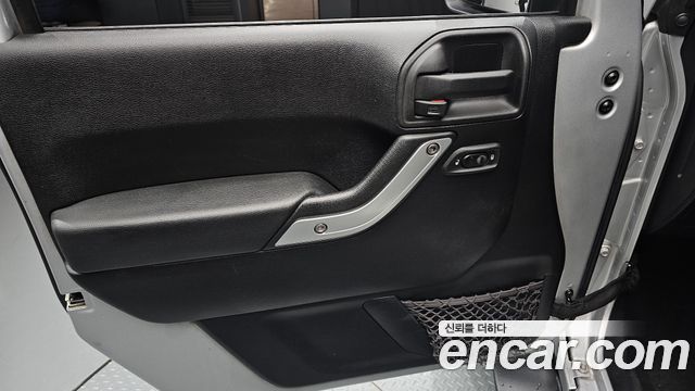 Jeep Wrangler 2012 — photo 14