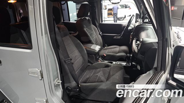 Jeep Wrangler 2012 — photo 16