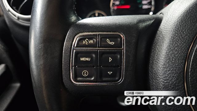 Jeep Wrangler 2012 — photo 27