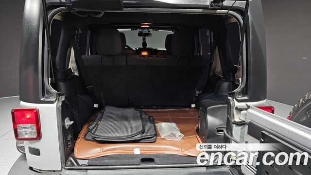 Jeep Wrangler 2012 — photo 32