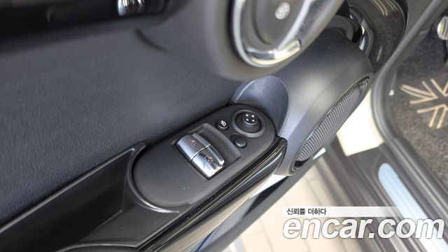 Mini Cooper 2019 — photo 29