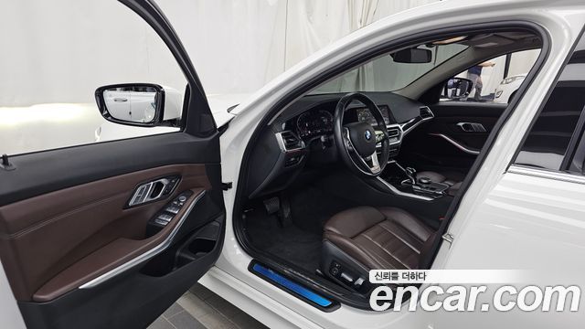 BMW 3-Series 2022 — photo 10