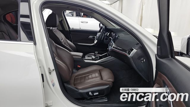 BMW 3-Series 2022 — photo 11