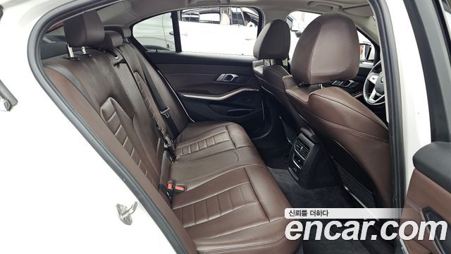 BMW 3-Series 2022 — photo 12