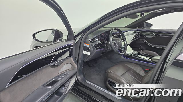Audi A8 2020 — photo 13
