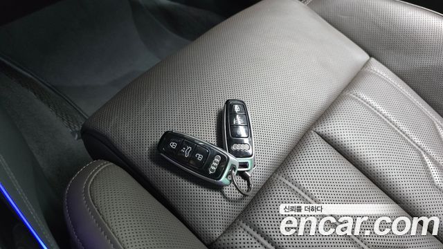 Audi A8 2020 — photo 21