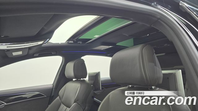 Audi A8 2020 — photo 22