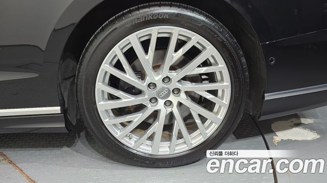 Audi A8 2020 — photo 7