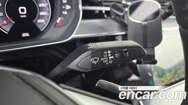 Audi A8 2020 — photo 28