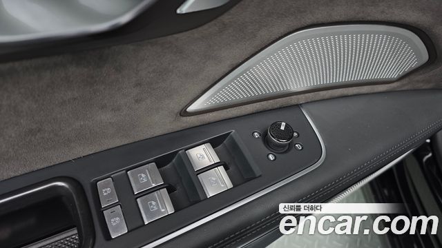 Audi A8 2020 — photo 30