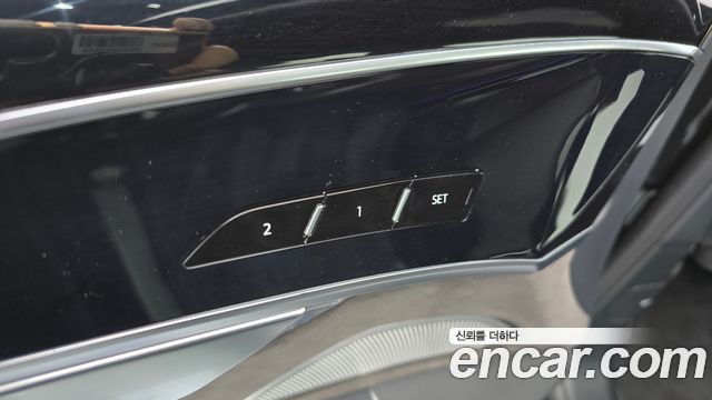 Audi A8 2020 — photo 31