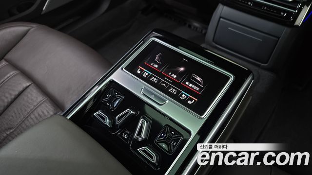 Audi A8 2020 — photo 34