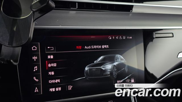 Audi A8 2020 — photo 36