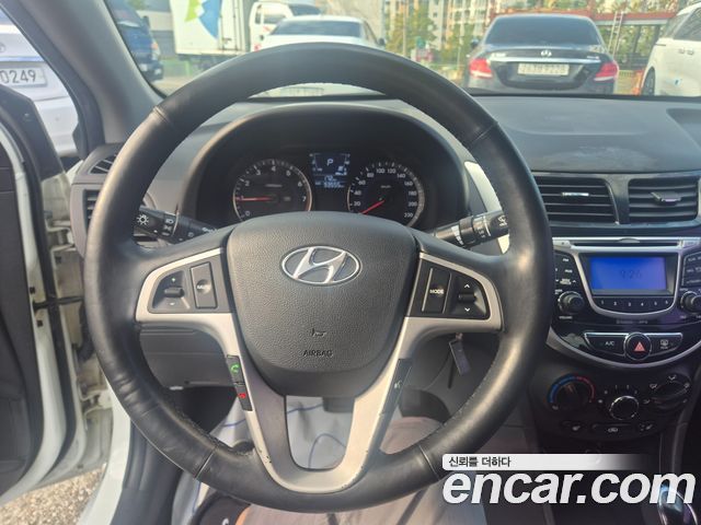 Hyundai Accent 2014 — photo 10