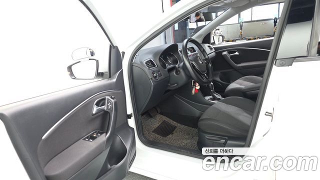 Volkswagen Polo 2016 — photo 10