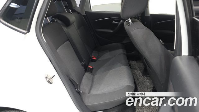 Volkswagen Polo 2016 — photo 12