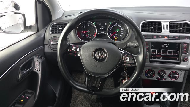 Volkswagen Polo 2016 — photo 13