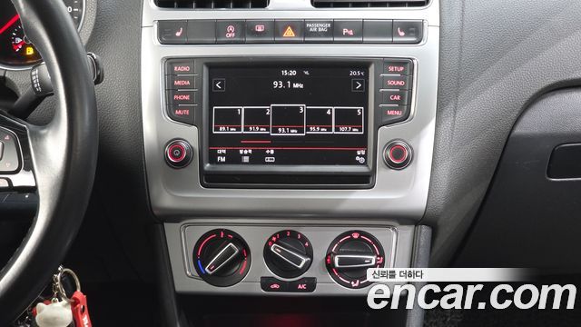 Volkswagen Polo 2016 — photo 14