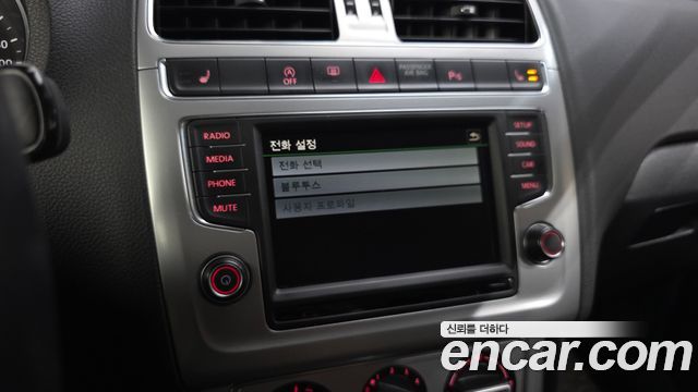 Volkswagen Polo 2016 — photo 16