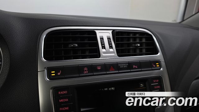 Volkswagen Polo 2016 — photo 17