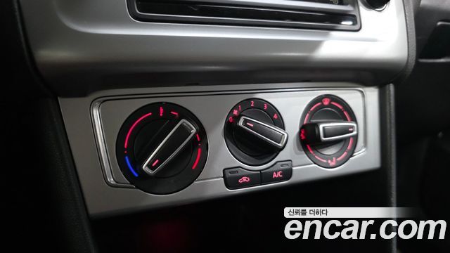 Volkswagen Polo 2016 — photo 18