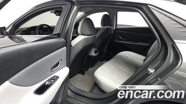 Hyundai AVANTE 2021 — photo 16