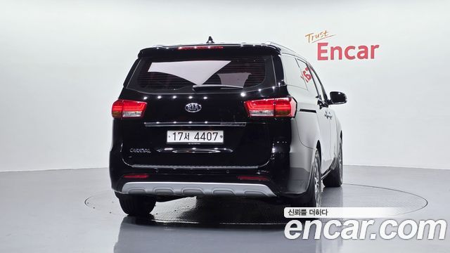 Kia Canival 2018 — photo 4