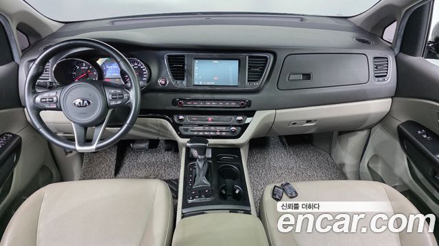 Kia Canival 2018 — photo 10