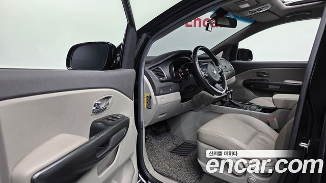 Kia Canival 2018 — photo 13