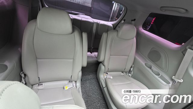 Kia Canival 2018 — photo 17