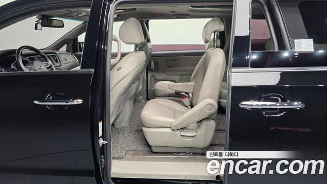 Kia Canival 2018 — photo 18