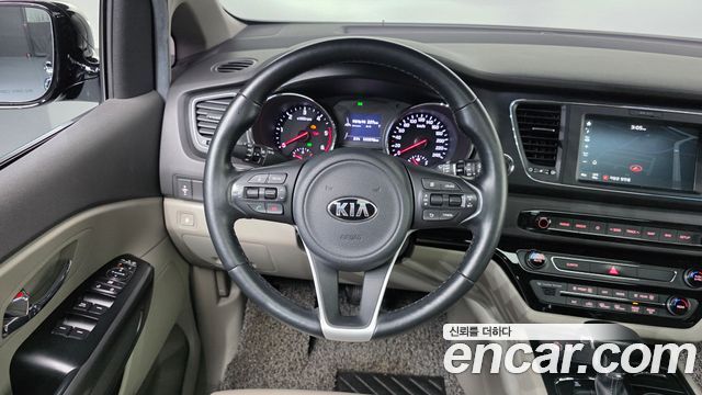 Kia Canival 2018 — photo 19