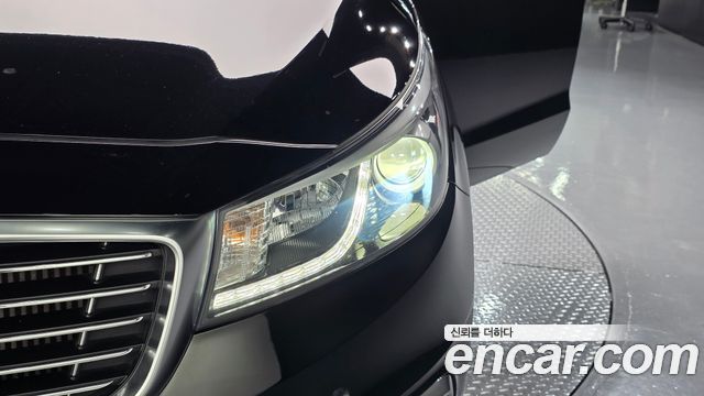 Kia Canival 2018 — photo 8