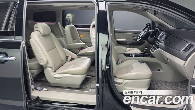 Kia Canival 2018 — photo 16